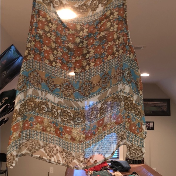 tie in the front shirt - Picture 2 of 4